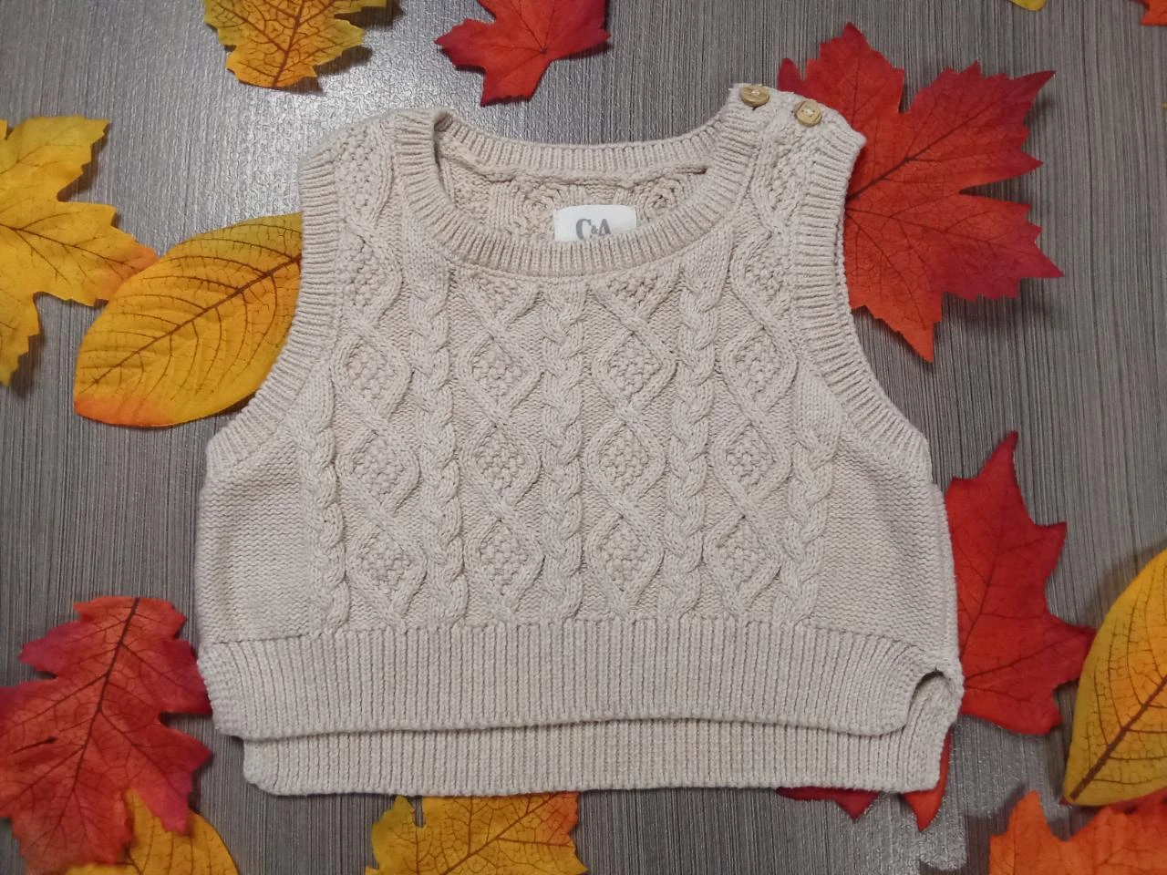 Beau pull sans manche beige C&A 6-9 mois